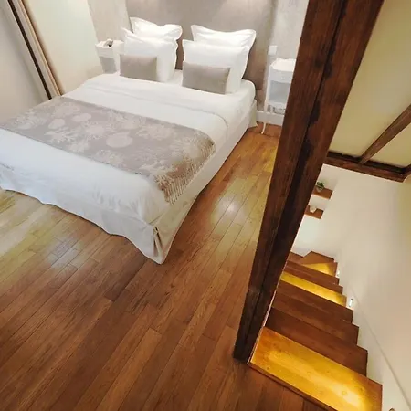 Louvre Parisian Duplex