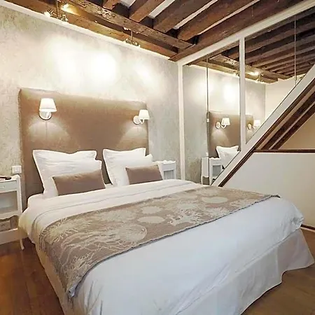 Louvre Parisian Duplex