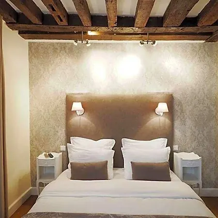 Louvre Parisian Duplex *