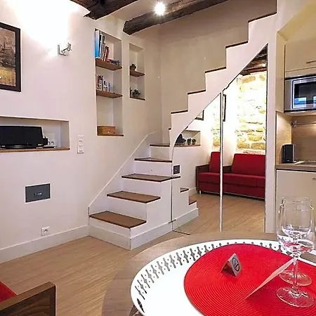 Louvre Parisian Duplex باريس