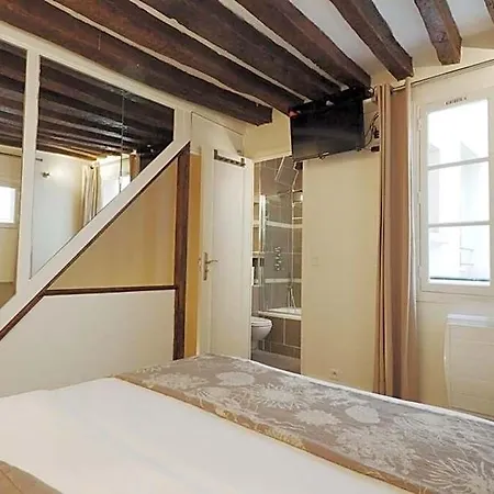 Louvre Parisian Duplex شقة *
