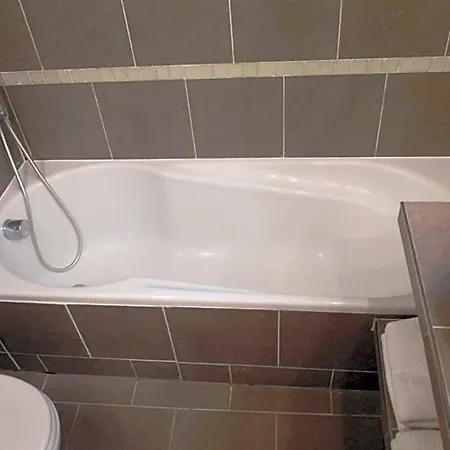 Louvre Parisian Duplex شقة