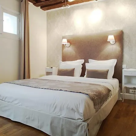 Apartment Louvre Parisian Chicsuites