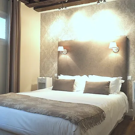Louvre Parisian Chicsuites Paris