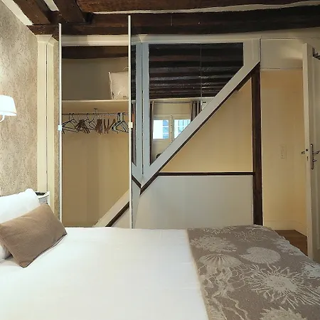 Apartment Louvre Parisian Chicsuites *