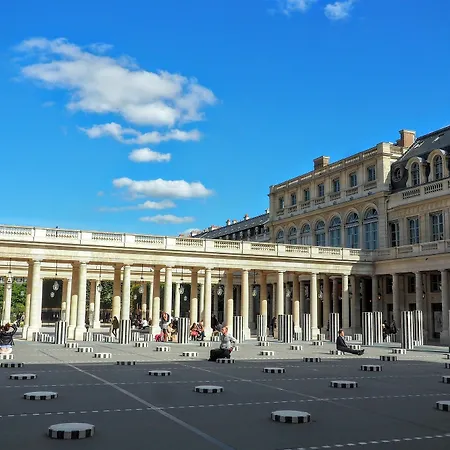 Louvre Parisian Chicsuites * Paris